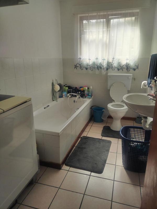 To Let 1 Bedroom Property for Rent in Heathfield Western Cape
